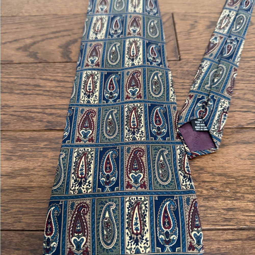 Christian Dior Monsieur 100% Silk Paisley Neck Tie Made in Canada
